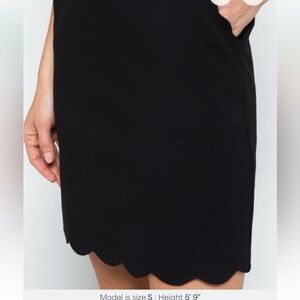 SKIES ARE BLUE Berenice Black Scalloped Hem Skirt- stretch waist / pockets